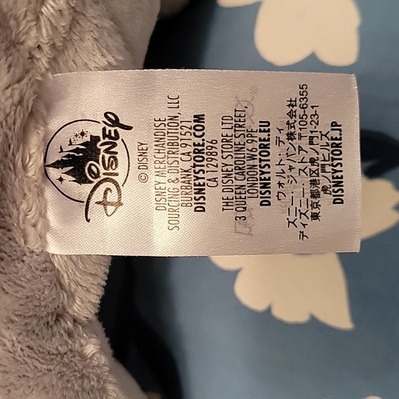 Disney store exclusive 15" Dumbo plush - Picture 2 of 3